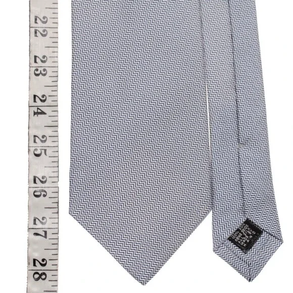 Drake's NWT Neck Tie in Blue & White Mini Chevron Pattern 100% Silk
